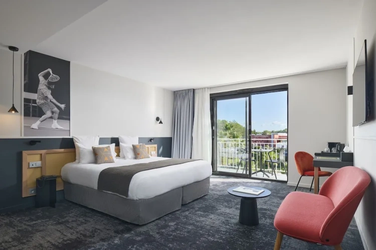 Deluxe Double Club room with balcony