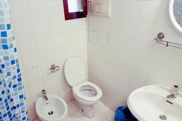 Large Top 3 Rooms Flat Central Rialto