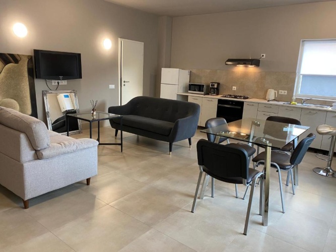 2 Bedrooms Apartment