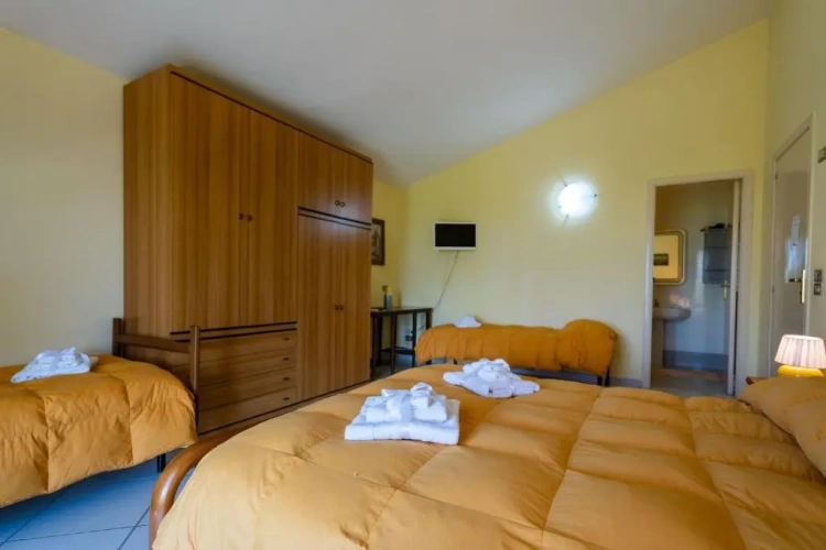 Deluxe Quadruple room