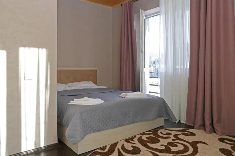 Lastivka Guest House