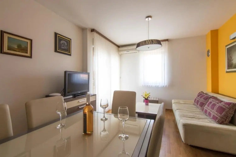 2 Bedrooms Apartment