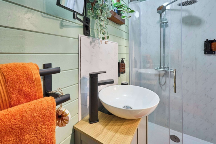 Host Stay Curlews Rest
