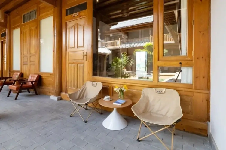 Classic Twin room with courtyard view