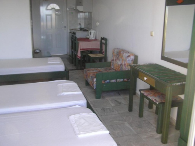 Standard Triple room
