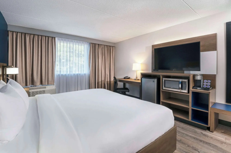Comfort Suites Kingston Central
