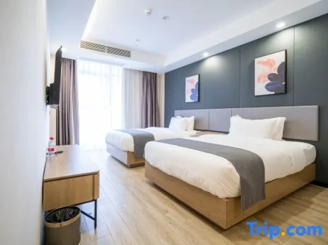 2 Bedrooms Quadruple Family Suite with city view