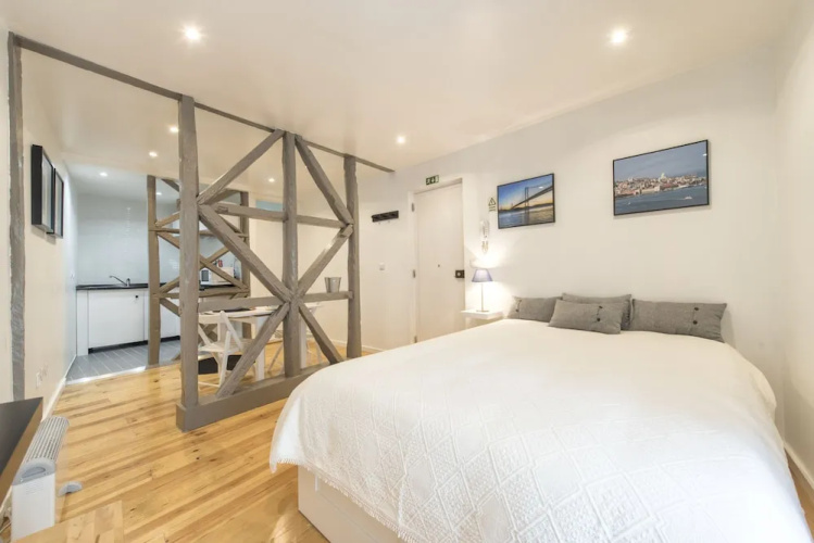 Lovely Flat Between Graça and Alfama by LCH
