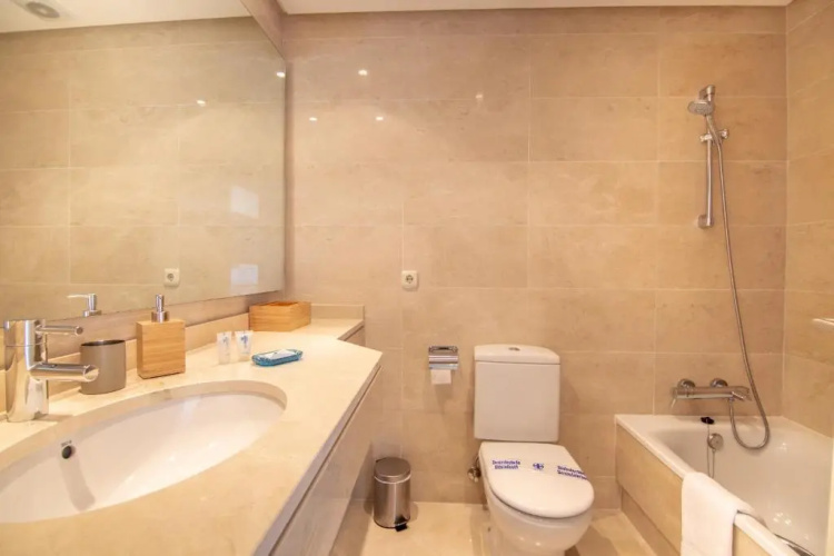 2237-Modern apt with private beach