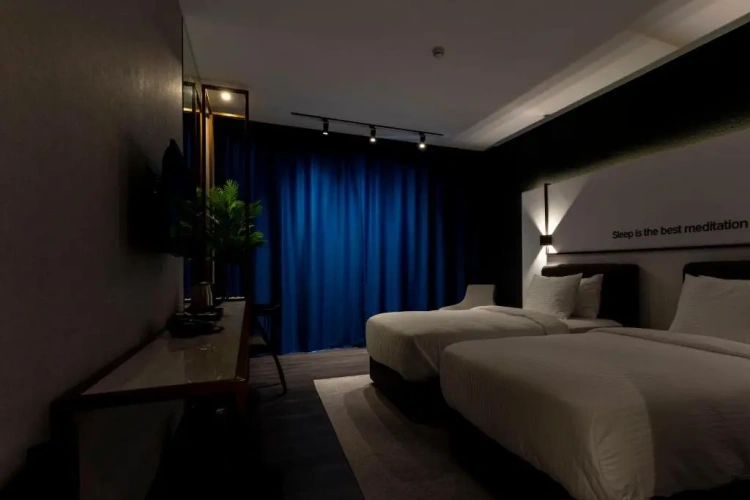 Deluxe Twin room with balcony