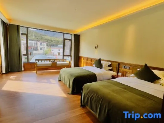 Standard Twin room with view