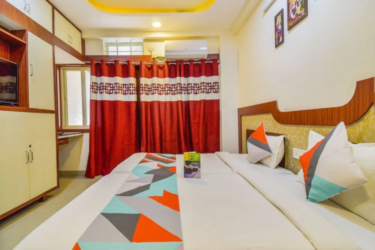 FabHotel Hello Homz