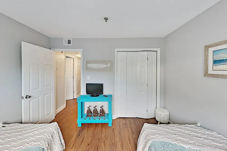 3211hhre 2 Bedroom Condo