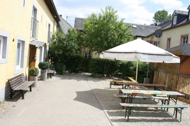 Club Cottage with river view