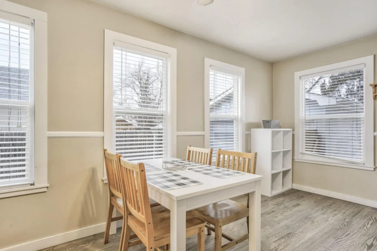 2BR Central Location Big Backyard & Dog Friendly!