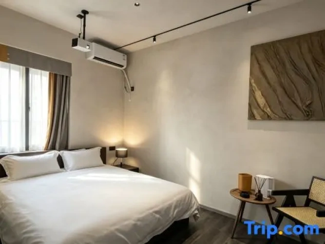 Standard Double room with city view