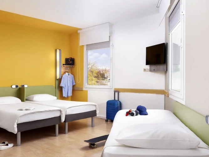 Standard Triple room