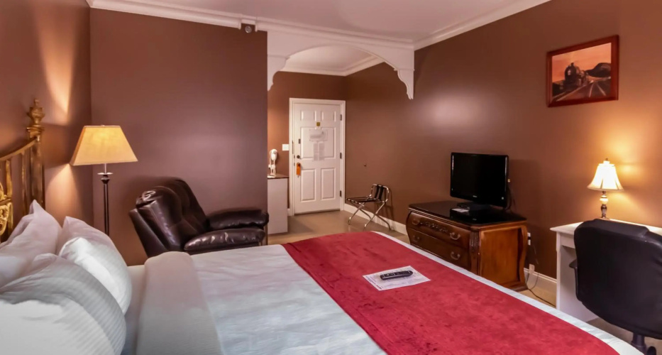 Depot Inn and Suites