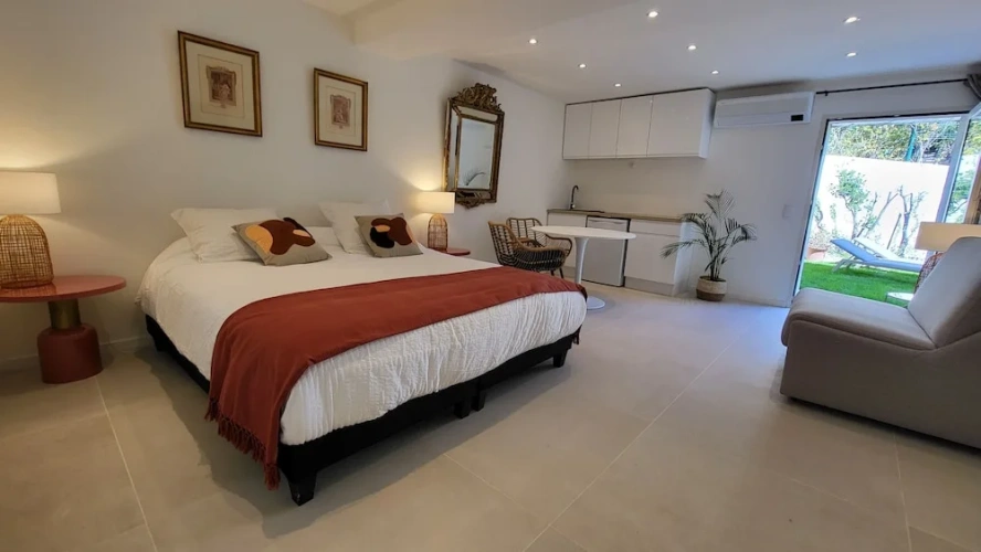 Deluxe Suite