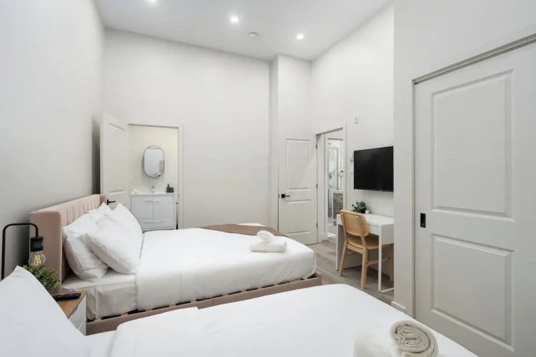 Deluxe Apartment with balcony and with city view