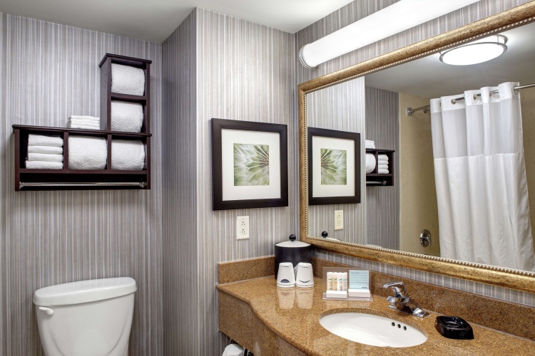 Hampton Inn & Suites by Hilton Toronto Airport photo 9