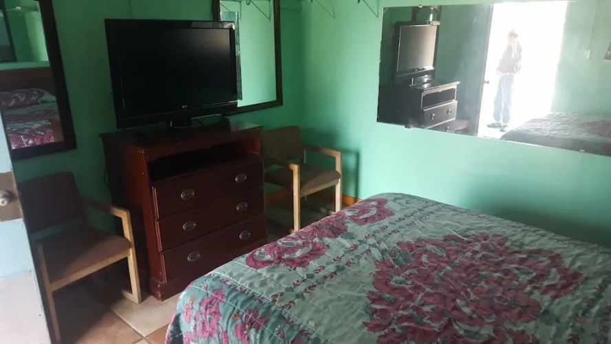 Guest Host Motel