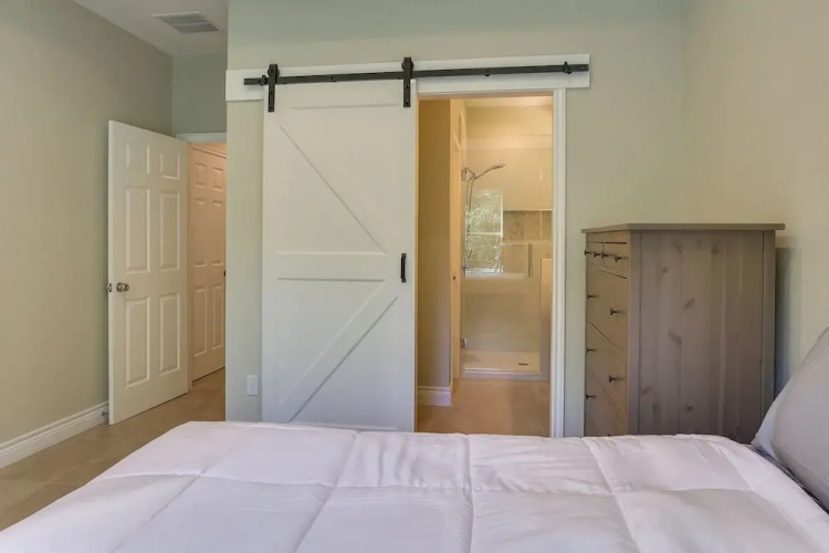 Charming Willis Hideaway < 1 Mi to Lake Conroe!