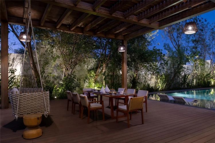 2 Bedrooms Quadruple Villa