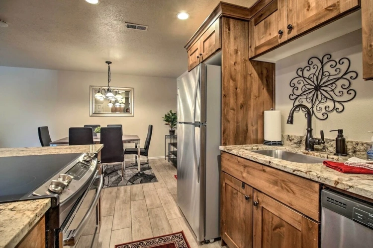 2 Bedrooms Apartment