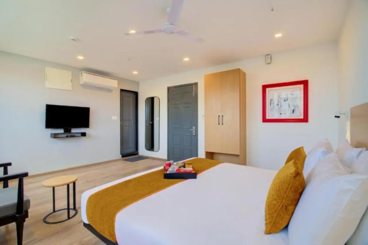 FabHotel Alpha Center