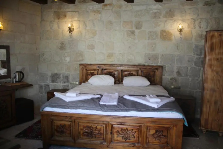 Rose Cave Hotel