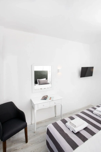 Classic Twin room with garden view