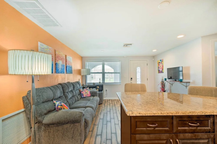 Sun-soaked Hudson Getaway w/ Canal Access!