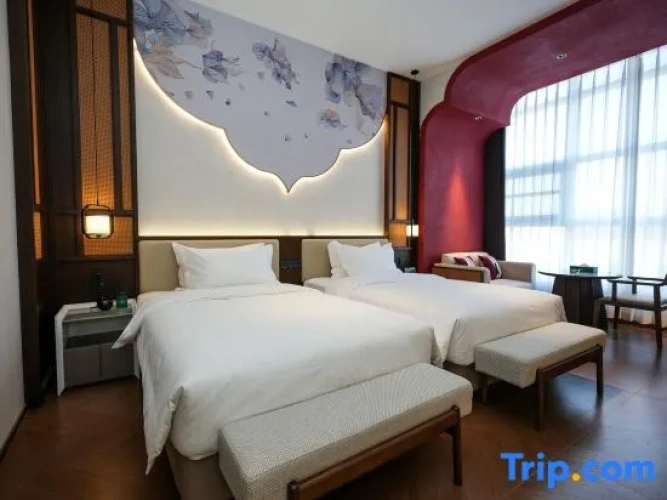 Standard Twin room with city view