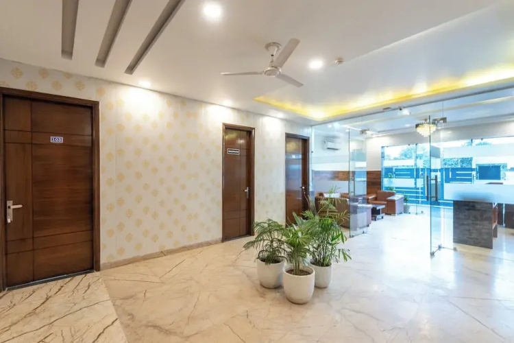 Saavi Hotel Sector- 46