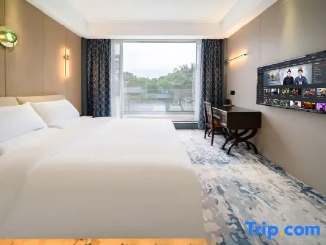 Standard Double room with city view