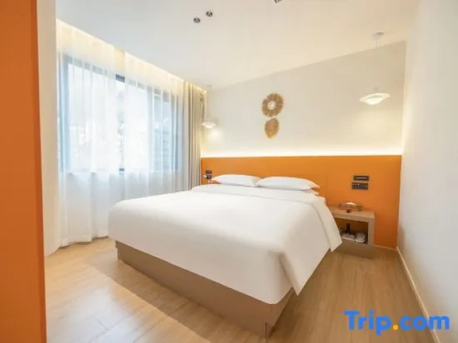 Suite with courtyard view