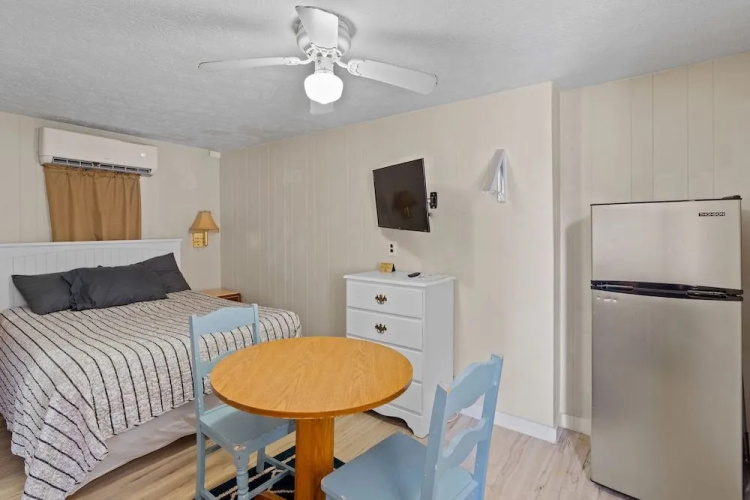 Beach Motel & Suites