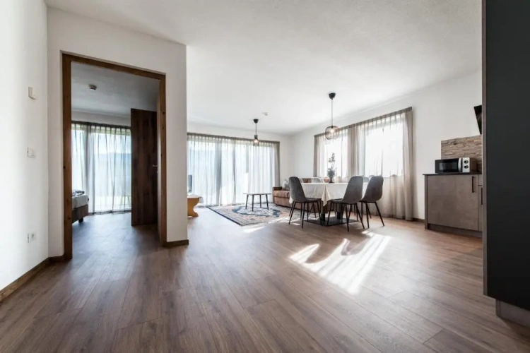 Apartment with garden view