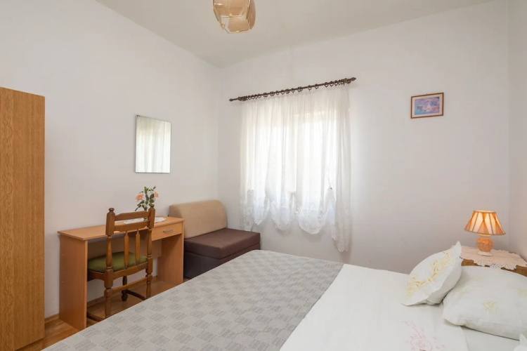 A2 apt Near Beach w Patio, Parking and Grill