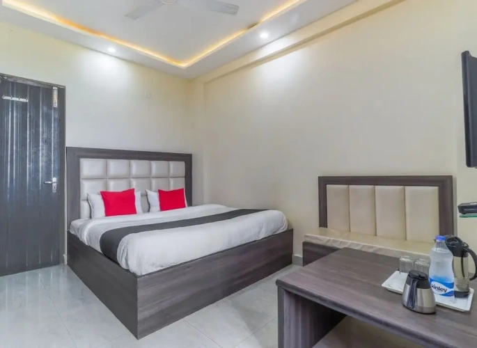 Deluxe Double room with city view