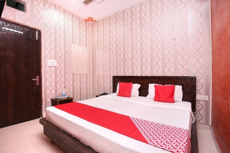 OYO 19565 Hotel Galaxy
