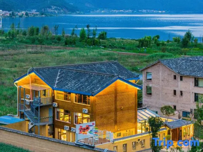 Lugu Lake · Lede Far Mountain Accommodation