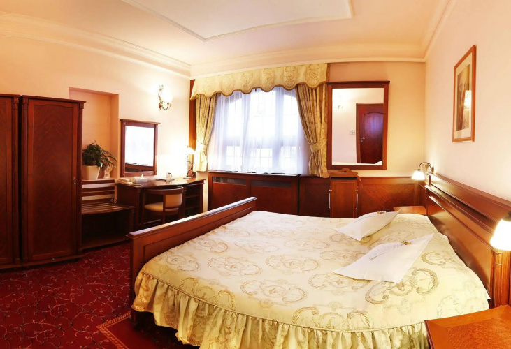 Agh Hotel