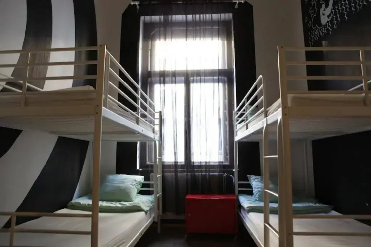 Art Hole Hostel