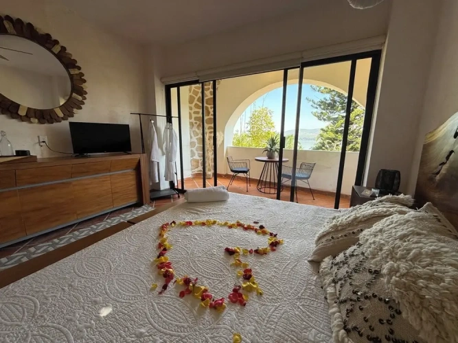 Luxury Double room with balcony and with lake view
