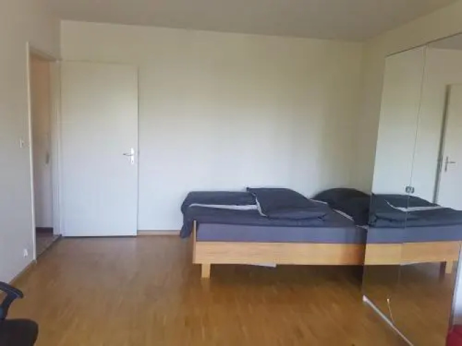 Lovely 1-bedroom rental unit with bath tub.