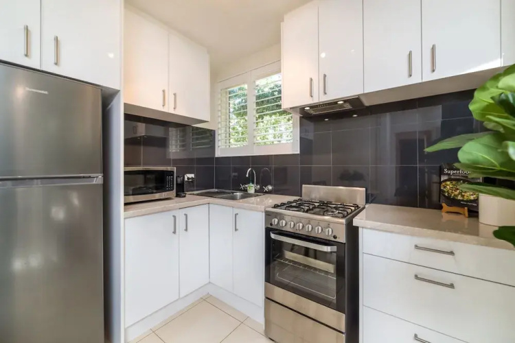 Cosy and Convenient Leafy Apartment