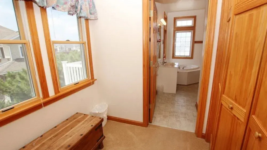 Aurora - 7 Br Home