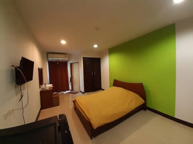 Thanarom Place